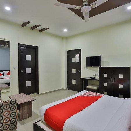 Oyo Flagship 19003 Hotel Rudra Mahal Ahmedabad Esterno foto