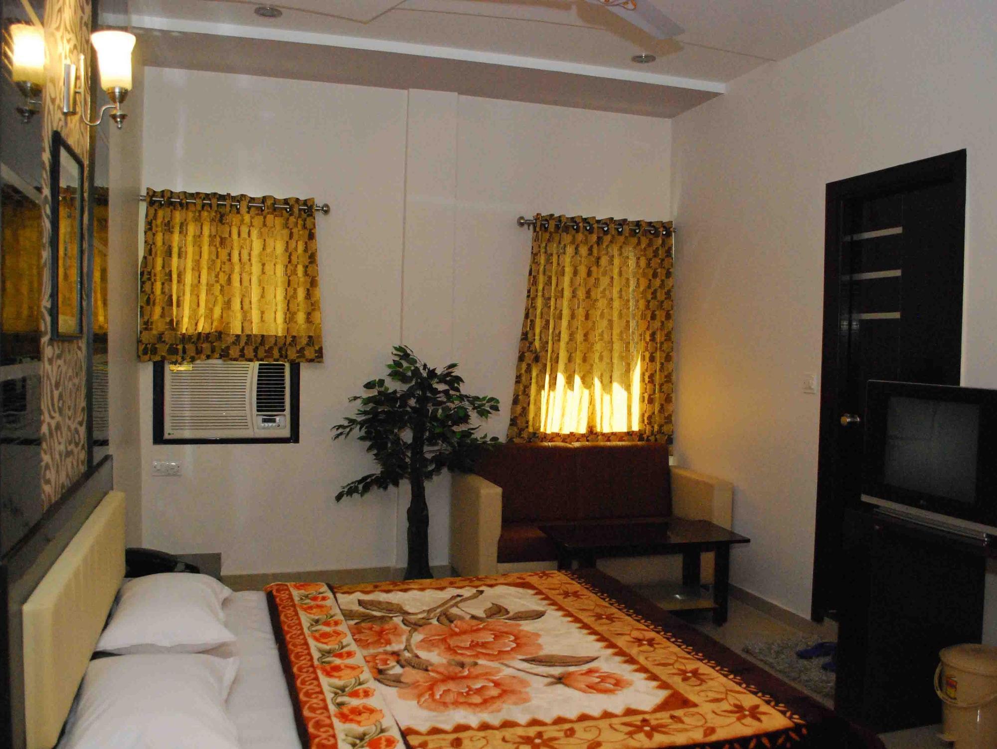 Oyo Flagship 19003 Hotel Rudra Mahal Ahmedabad Esterno foto