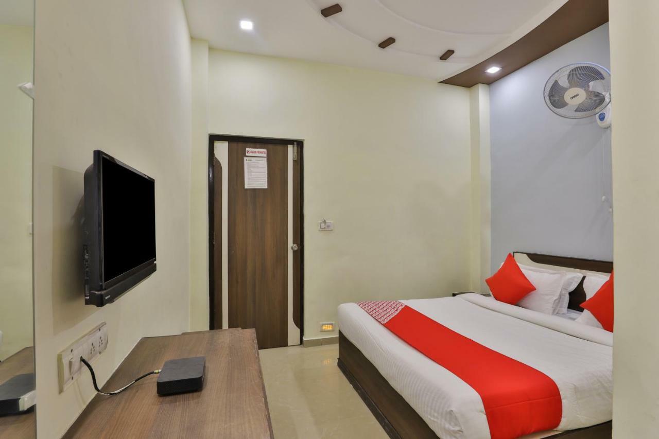 Oyo Flagship 19003 Hotel Rudra Mahal Ahmedabad Esterno foto