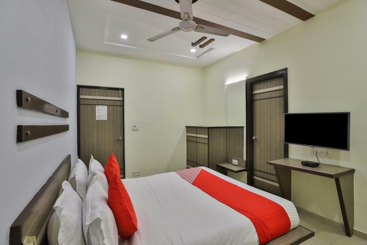 Oyo Flagship 19003 Hotel Rudra Mahal Ahmedabad Esterno foto