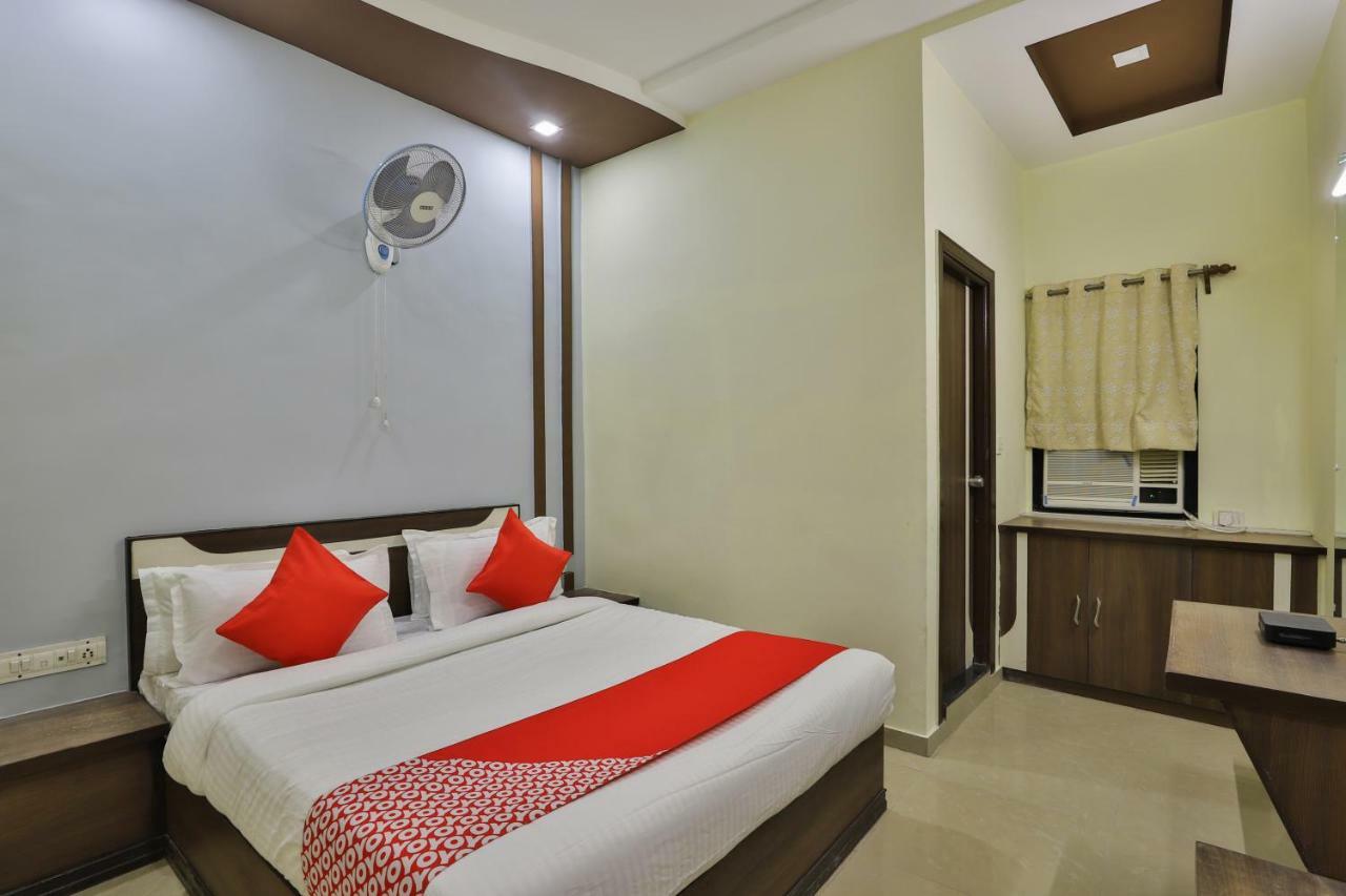 Oyo Flagship 19003 Hotel Rudra Mahal Ahmedabad Esterno foto