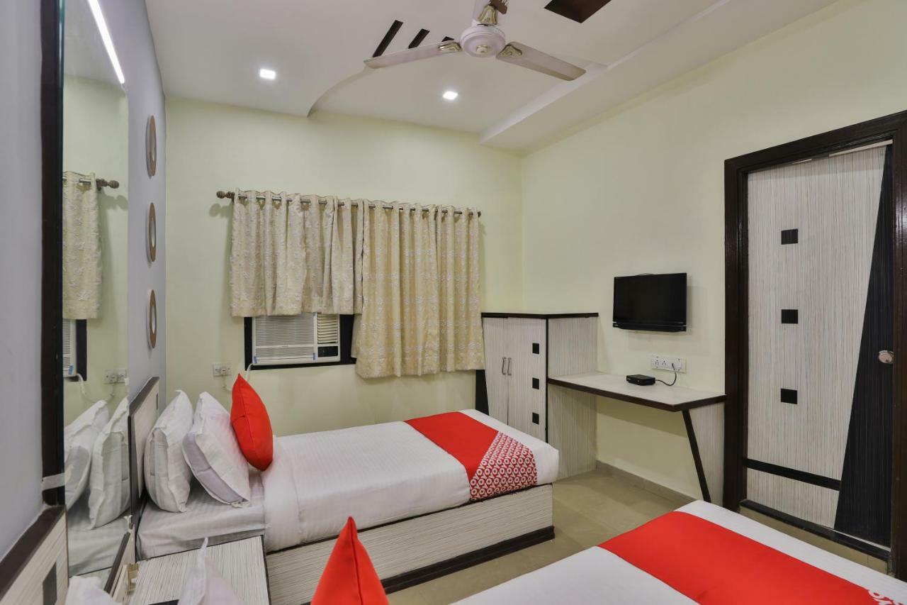 Oyo Flagship 19003 Hotel Rudra Mahal Ahmedabad Esterno foto