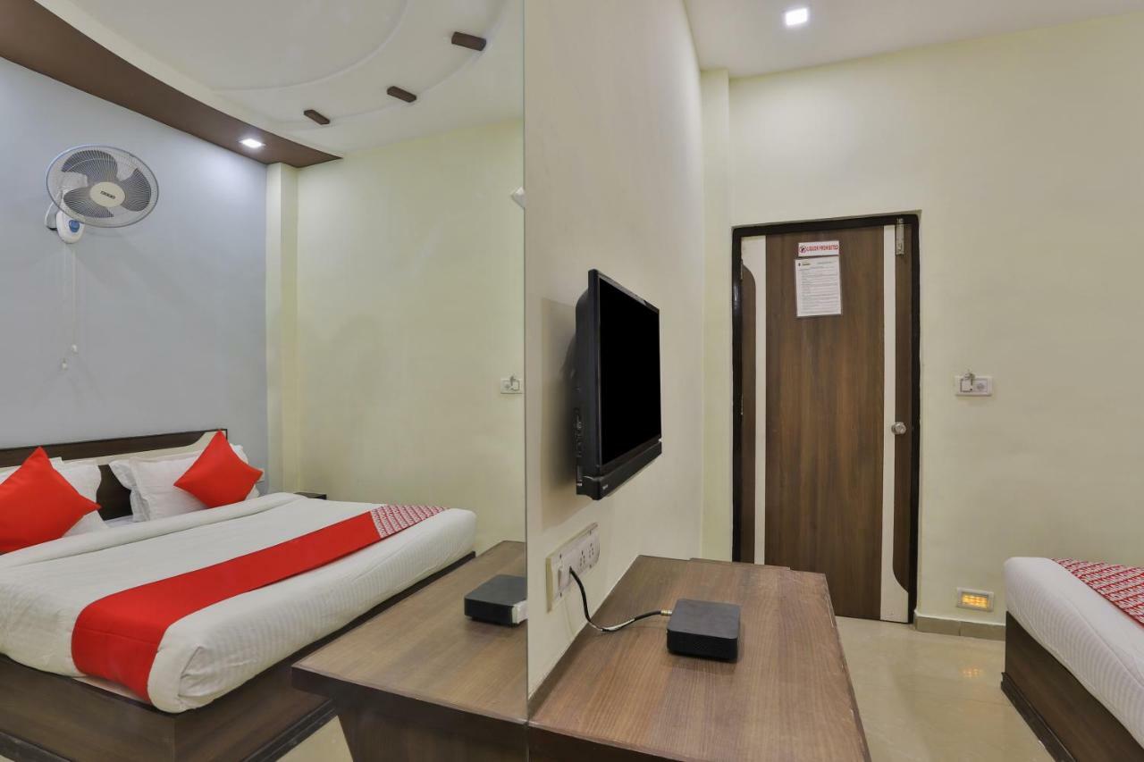 Oyo Flagship 19003 Hotel Rudra Mahal Ahmedabad Esterno foto