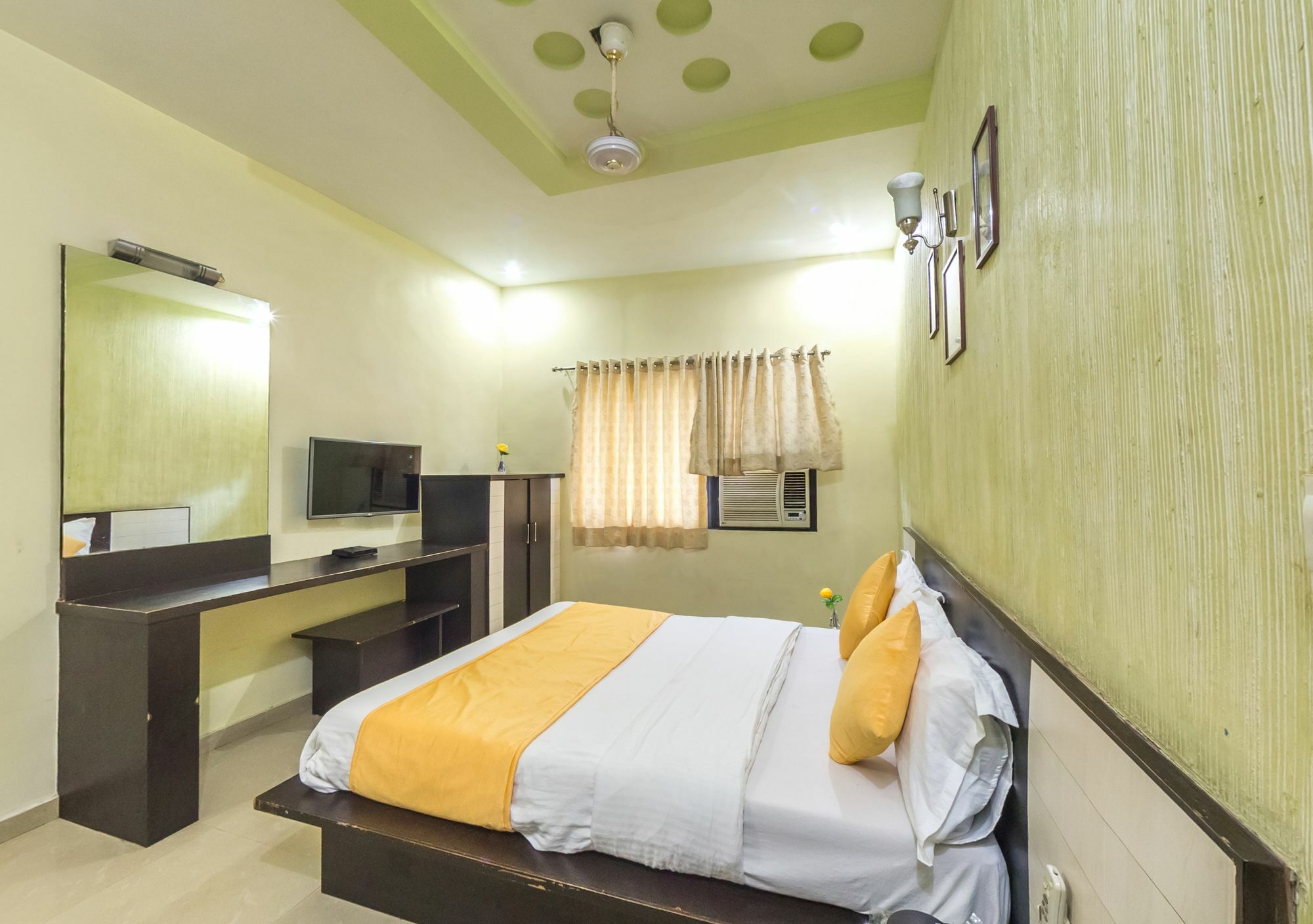 Oyo Flagship 19003 Hotel Rudra Mahal Ahmedabad Esterno foto