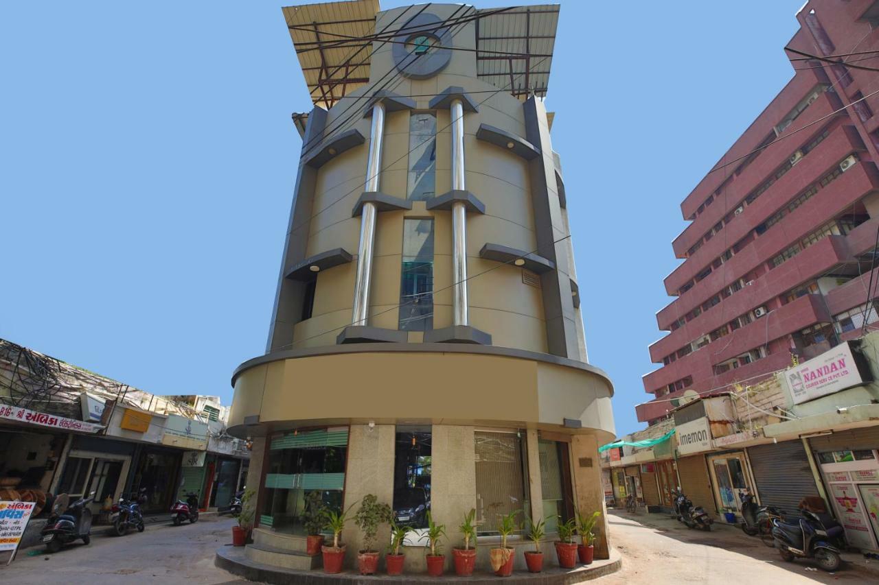 Oyo Flagship 19003 Hotel Rudra Mahal Ahmedabad Esterno foto