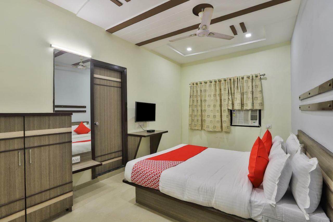 Oyo Flagship 19003 Hotel Rudra Mahal Ahmedabad Esterno foto