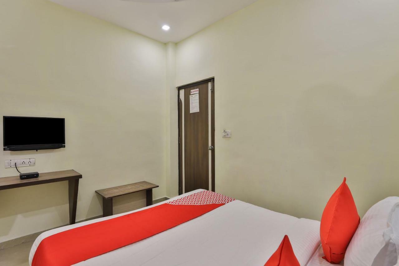 Oyo Flagship 19003 Hotel Rudra Mahal Ahmedabad Esterno foto