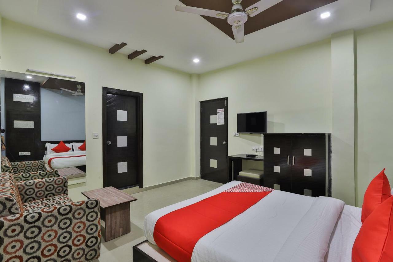 Oyo Flagship 19003 Hotel Rudra Mahal Ahmedabad Esterno foto