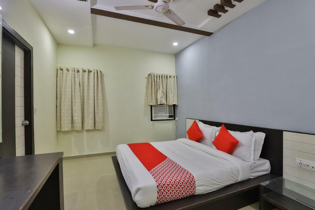 Oyo Flagship 19003 Hotel Rudra Mahal Ahmedabad Esterno foto