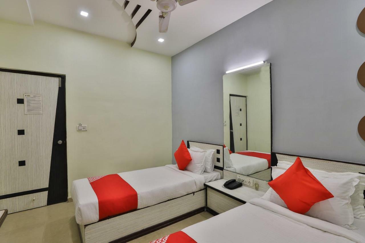 Oyo Flagship 19003 Hotel Rudra Mahal Ahmedabad Esterno foto