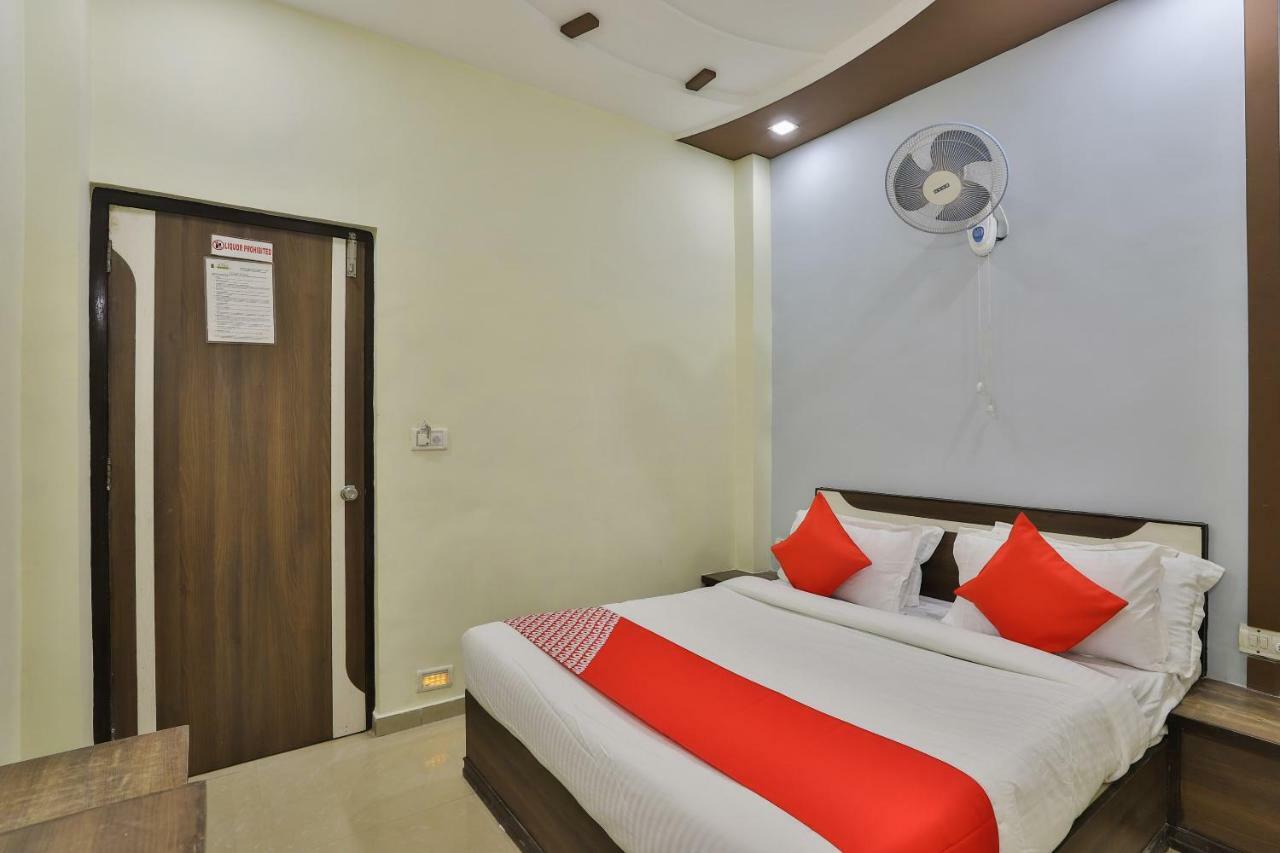 Oyo Flagship 19003 Hotel Rudra Mahal Ahmedabad Esterno foto