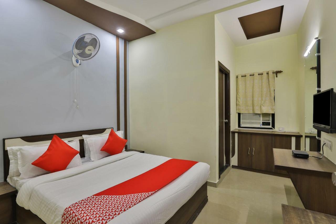 Oyo Flagship 19003 Hotel Rudra Mahal Ahmedabad Esterno foto