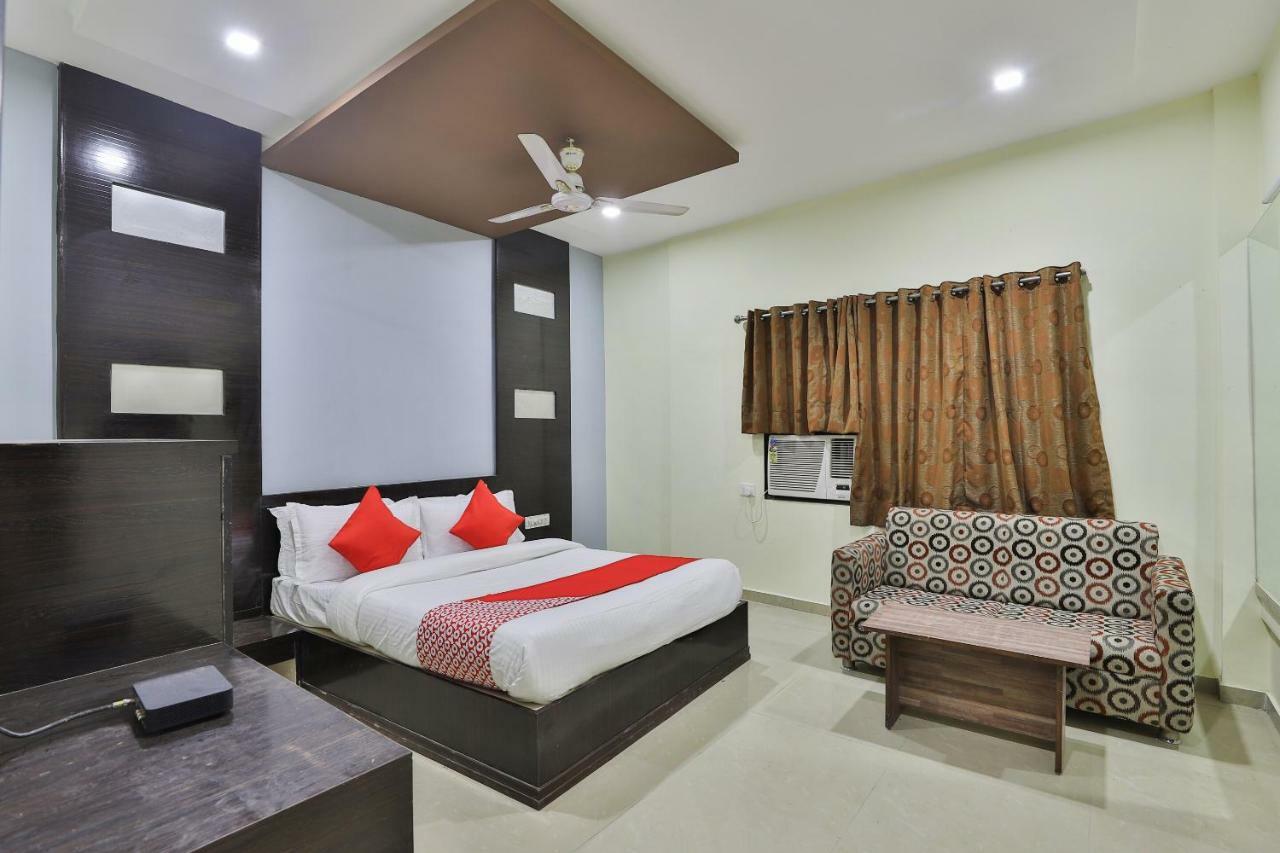 Oyo Flagship 19003 Hotel Rudra Mahal Ahmedabad Esterno foto