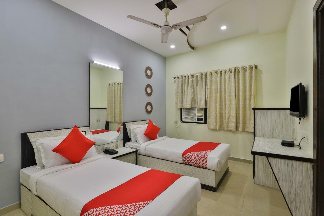 Oyo Flagship 19003 Hotel Rudra Mahal Ahmedabad Esterno foto