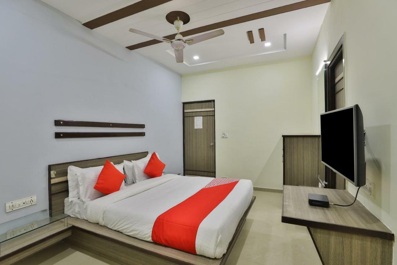 Oyo Flagship 19003 Hotel Rudra Mahal Ahmedabad Esterno foto