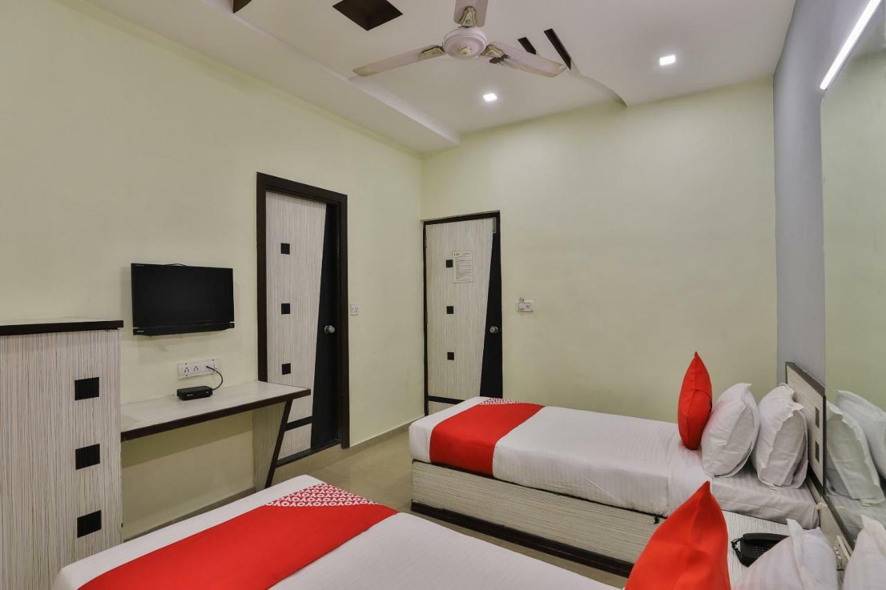 Oyo Flagship 19003 Hotel Rudra Mahal Ahmedabad Esterno foto