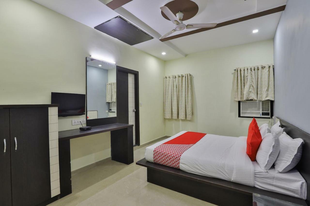 Oyo Flagship 19003 Hotel Rudra Mahal Ahmedabad Esterno foto